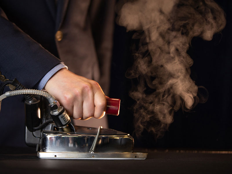 蒸汽发生器在服装熨烫中能做什么?(图1) 蒸汽发生器在服装熨烫中能做什么?(图1)