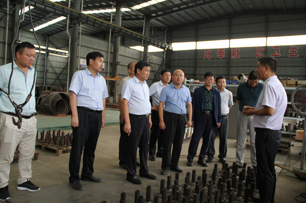 参观了金珂锅炉机器人自动焊接和切割技术生产线(图1)